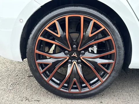 KM75HRG CUPRA Leon 1.5 eHybrid 204 V3 5dr DSG ** DELIVERY MILEAGE** Thumbnail #7