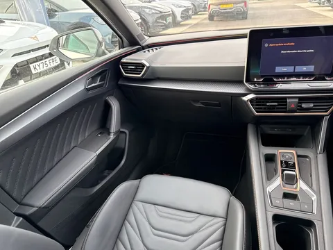 KM75HRG CUPRA Leon 1.5 eHybrid 204 V3 5dr DSG ** DELIVERY MILEAGE** Thumbnail #15