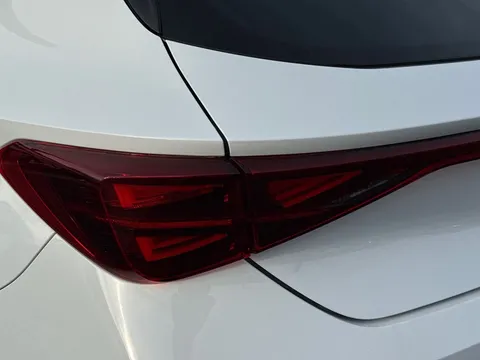 KM75HRG CUPRA Leon 1.5 eHybrid 204 V3 5dr DSG ** DELIVERY MILEAGE** Thumbnail #16