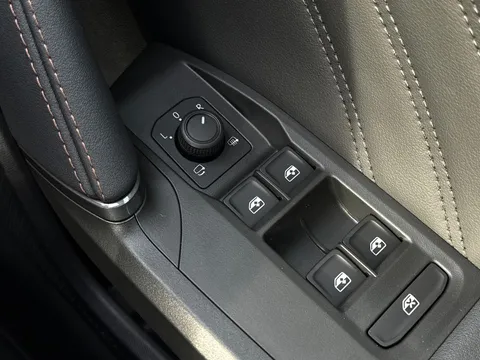 KM75HRG CUPRA Leon 1.5 eHybrid 204 V3 5dr DSG ** DELIVERY MILEAGE** Thumbnail #18