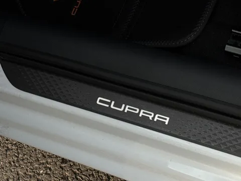 KM75HRG CUPRA Leon 1.5 eHybrid 204 V3 5dr DSG ** DELIVERY MILEAGE** Thumbnail #30