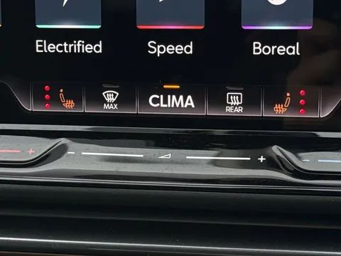 KM75HRG CUPRA Leon 1.5 eHybrid 204 V3 5dr DSG ** DELIVERY MILEAGE** Thumbnail #42