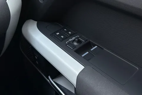 DP72HFH Land Rover Defender 90 3.0 D250 MHEV X-Dynamic SE SUV 3dr Diesel Auto 4WD Euro 6 (s/s) (250 ps) Thumbnail #27