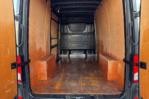 CX74ZPU Volkswagen Crafter 2.0 TDI CR35 Commerce FWD MWB High Roof Euro 6 (s/s) 5dr Thumbnail #7