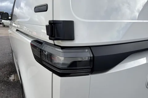 CX75HZH Volkswagen Id. Buzz Cargo Pro 79kWh Commerce Auto 4Motion 5dr Thumbnail #9