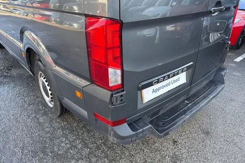 CX74ZPU Volkswagen Crafter 2.0 TDI CR35 Commerce FWD MWB High Roof Euro 6 (s/s) 5dr Thumbnail #8