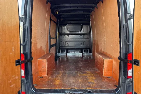 CY74ADU Volkswagen Crafter 2.0 TDI CR35 Commerce FWD MWB High Roof Euro 6 (s/s) 5dr Thumbnail #7