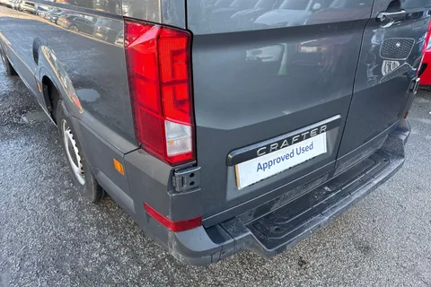 CY74ADU Volkswagen Crafter 2.0 TDI CR35 Commerce FWD MWB High Roof Euro 6 (s/s) 5dr Thumbnail #8