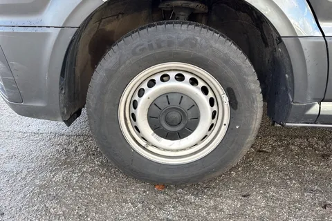 CX74ZPU Volkswagen Crafter 2.0 TDI CR35 Commerce FWD MWB High Roof Euro 6 (s/s) 5dr Thumbnail #10