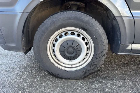 CY74ADU Volkswagen Crafter 2.0 TDI CR35 Commerce FWD MWB High Roof Euro 6 (s/s) 5dr Thumbnail #10