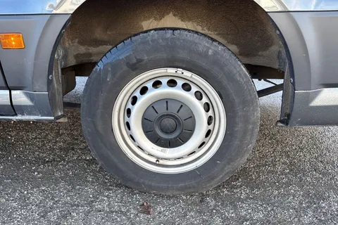 CY74ADU Volkswagen Crafter 2.0 TDI CR35 Commerce FWD MWB High Roof Euro 6 (s/s) 5dr Thumbnail #11