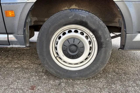 CX74ZPU Volkswagen Crafter 2.0 TDI CR35 Commerce FWD MWB High Roof Euro 6 (s/s) 5dr Thumbnail #11