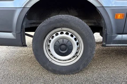 12 of 46 for Volkswagen Crafter 2.0 TDI CR35 Commerce FWD MWB High Roof Euro 6 (s/s) 5dr