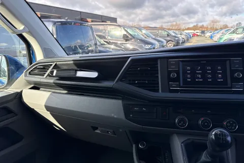 CX72NTE Volkswagen Transporter 2.0 TDI T30 Highline FWD SWB Euro 6 (s/s) 5dr Thumbnail #21