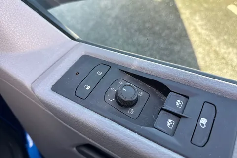 CX72NTE Volkswagen Transporter 2.0 TDI T30 Highline FWD SWB Euro 6 (s/s) 5dr Thumbnail #22