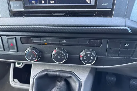 CX72NTE Volkswagen Transporter 2.0 TDI T30 Highline FWD SWB Euro 6 (s/s) 5dr Thumbnail #23