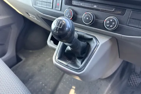 CX72NTE Volkswagen Transporter 2.0 TDI T30 Highline FWD SWB Euro 6 (s/s) 5dr Thumbnail #24