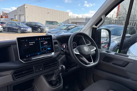 18 of 46 for Volkswagen Crafter 2.0 TDI CR35 Commerce FWD MWB High Roof Euro 6 (s/s) 5dr