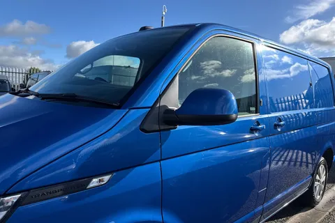 CX72NTE Volkswagen Transporter 2.0 TDI T30 Highline FWD SWB Euro 6 (s/s) 5dr Thumbnail #27