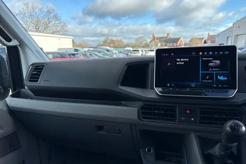 20 of 46 for Volkswagen Crafter 2.0 TDI CR35 Commerce FWD MWB High Roof Euro 6 (s/s) 5dr