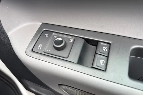 CX75HZH Volkswagen Id. Buzz Cargo Pro 79kWh Commerce Auto 4Motion 5dr Thumbnail #22