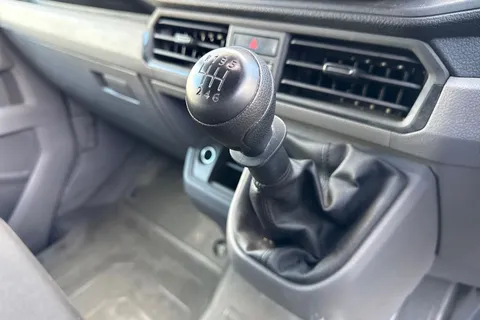 23 of 46 for Volkswagen Crafter 2.0 TDI CR35 Commerce FWD MWB High Roof Euro 6 (s/s) 5dr