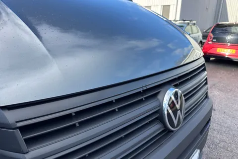 25 of 46 for Volkswagen Crafter 2.0 TDI CR35 Commerce FWD MWB High Roof Euro 6 (s/s) 5dr