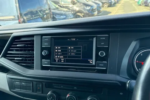 CX72NTE Volkswagen Transporter 2.0 TDI T30 Highline FWD SWB Euro 6 (s/s) 5dr Thumbnail #36