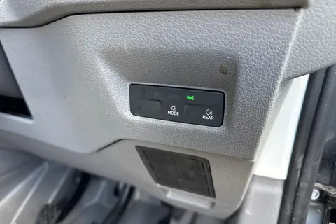 28 of 46 for Volkswagen Crafter 2.0 TDI CR35 Commerce FWD MWB High Roof Euro 6 (s/s) 5dr