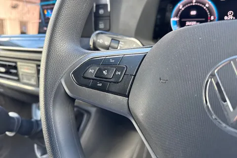 29 of 46 for Volkswagen Crafter 2.0 TDI CR35 Commerce FWD MWB High Roof Euro 6 (s/s) 5dr