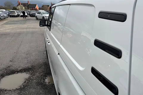 CX75HZH Volkswagen Id. Buzz Cargo Pro 79kWh Commerce Auto 4Motion 5dr Thumbnail #29