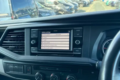 CX72NTE Volkswagen Transporter 2.0 TDI T30 Highline FWD SWB Euro 6 (s/s) 5dr Thumbnail #38