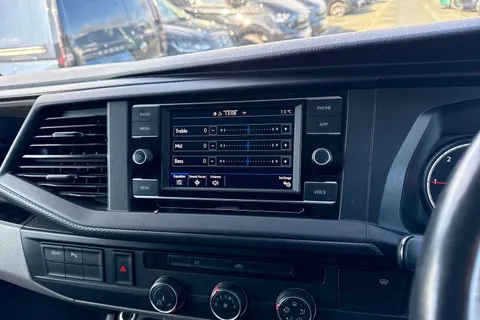 CX72NTE Volkswagen Transporter 2.0 TDI T30 Highline FWD SWB Euro 6 (s/s) 5dr Thumbnail #39