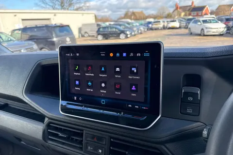 32 of 46 for Volkswagen Crafter 2.0 TDI CR35 Commerce FWD MWB High Roof Euro 6 (s/s) 5dr