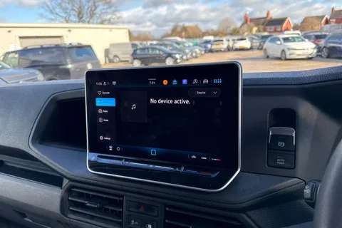 35 of 46 for Volkswagen Crafter 2.0 TDI CR35 Commerce FWD MWB High Roof Euro 6 (s/s) 5dr