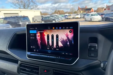 41 of 46 for Volkswagen Crafter 2.0 TDI CR35 Commerce FWD MWB High Roof Euro 6 (s/s) 5dr