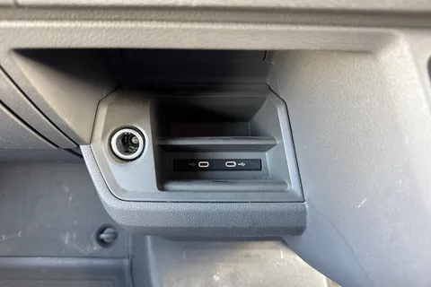 42 of 46 for Volkswagen Crafter 2.0 TDI CR35 Commerce FWD MWB High Roof Euro 6 (s/s) 5dr