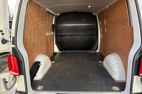 GL70FFK Volkswagen Transporter 2.0 TDI T28 Highline DSG FWD SWB Euro 6 (s/s) 5dr Thumbnail #7