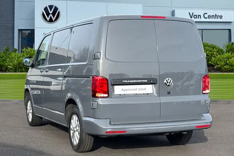 DE74WMK Volkswagen Transporter 2.0 TDI 110 Highline Van Thumbnail #3