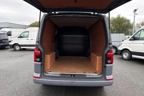 DE74WMK Volkswagen Transporter 2.0 TDI 110 Highline Van Thumbnail #7