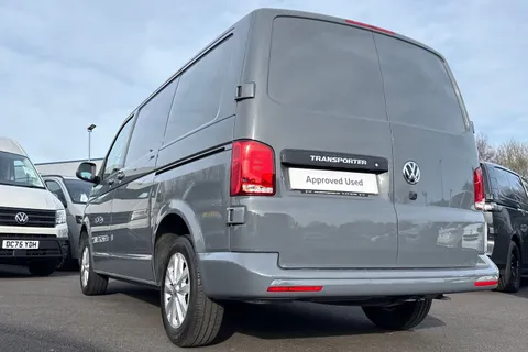 DE74WMK Volkswagen Transporter 2.0 TDI 110 Highline Van Thumbnail #8