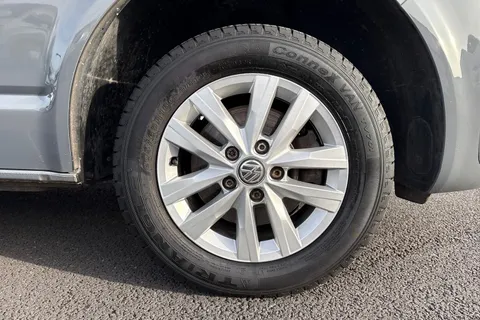 DE74WMK Volkswagen Transporter 2.0 TDI 110 Highline Van Thumbnail #10