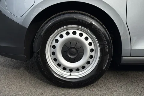 KY74RFK Volkswagen Id. Buzz Cargo 210kW Commerce 79kWh Auto Thumbnail #12