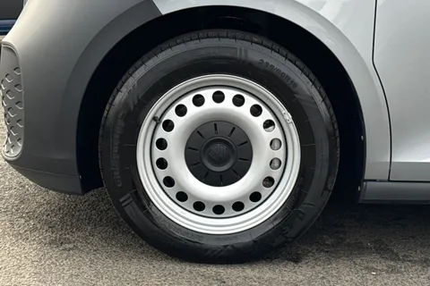 KY74RFK Volkswagen Id. Buzz Cargo 210kW Commerce 79kWh Auto Thumbnail #13