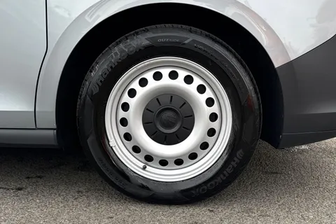 KY74RFK Volkswagen Id. Buzz Cargo 210kW Commerce 79kWh Auto Thumbnail #14