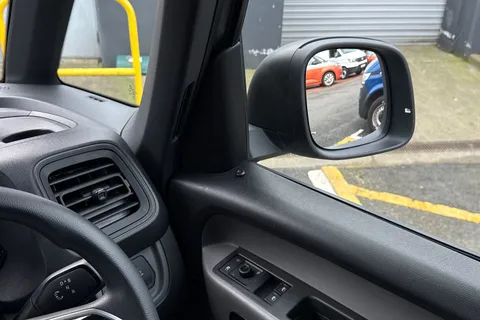 KY74RFK Volkswagen Id. Buzz Cargo 210kW Commerce 79kWh Auto Thumbnail #22