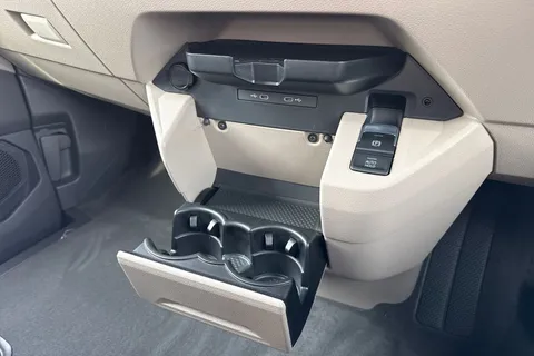 DH75EVG Volkswagen California Coast T7 SWB 150 PS DSG - Parking Heater / Delivery Mileage Thumbnail #23