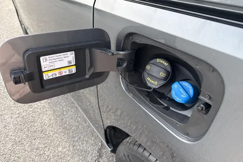 DH75EVG Volkswagen California Coast T7 SWB 150 PS DSG - Parking Heater / Delivery Mileage Thumbnail #25