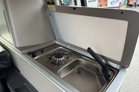 DH75EVG Volkswagen California Coast T7 SWB 150 PS DSG - Parking Heater / Delivery Mileage Thumbnail #41