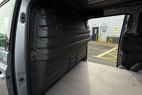 KY74RFK Volkswagen Id. Buzz Cargo 210kW Commerce 79kWh Auto Thumbnail #49